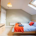 Mayfair Lodge